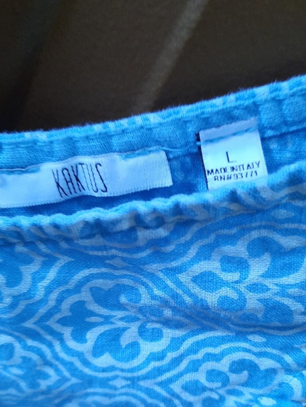 Blue Patterned V-Neck Sleeveless Top - Picture 2 of 5